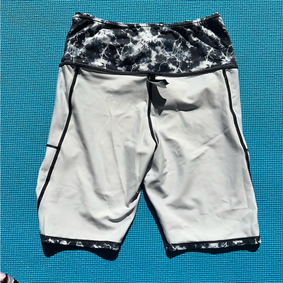 Black Milk Exercise Shorts Lightning Print size Large - Picture 3 of 5